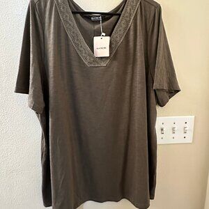 NWT - BloomChic Olive Green V-Neck Top – Size US 22/24 (3X)